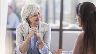 Female-meeting-at-work