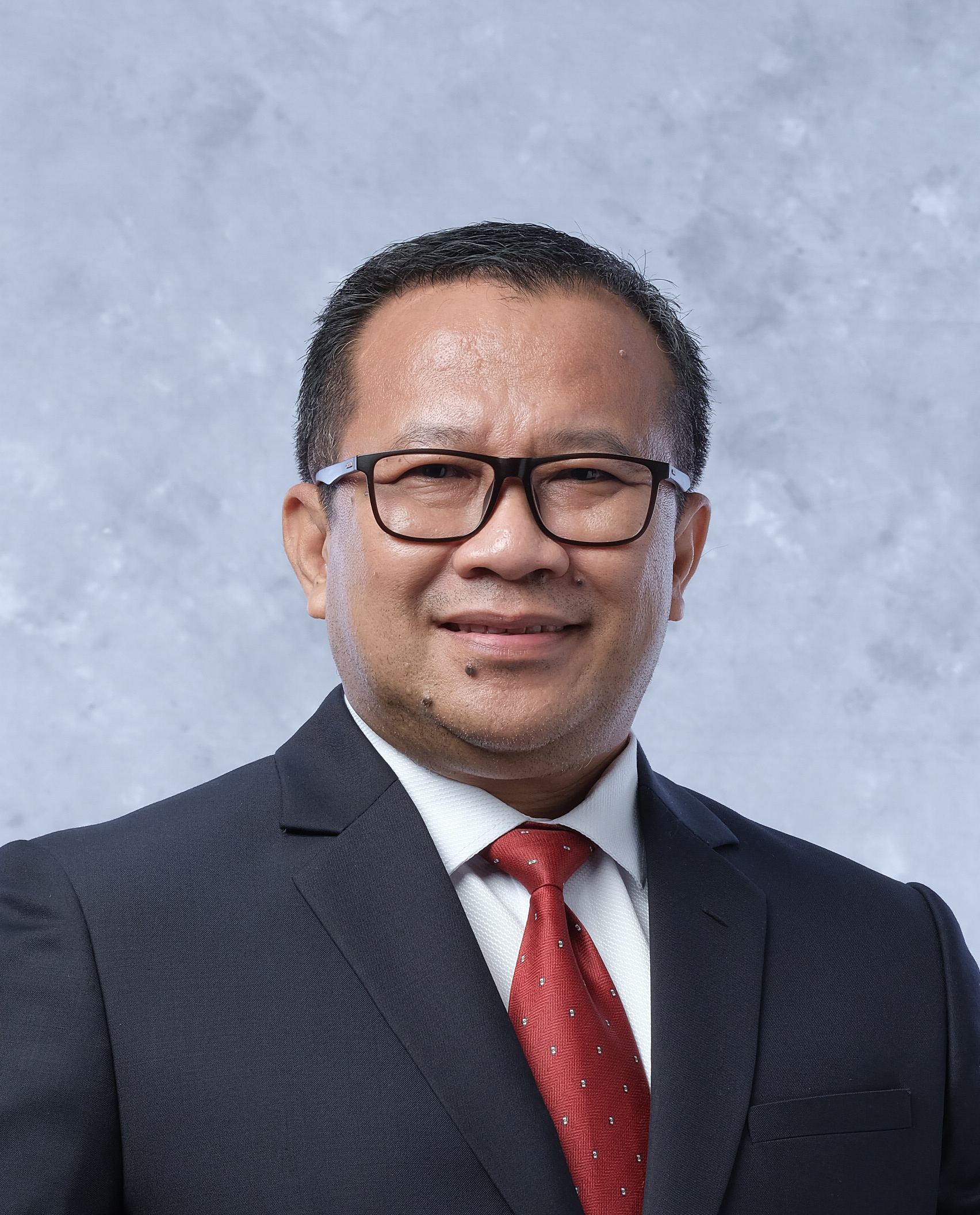 portrait of Dr Adi Budiarso