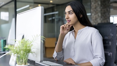 woman-looking-at-computer