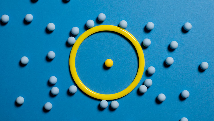 Balls yellow circle around yellow ball