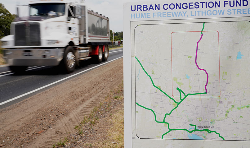 The Prime Minister announced an Urban Congestion Fund to address traffic issues on Ballarto Road, Hume Freeway and Lithgow Street to the M80 Ring Road. (AAP Image/Stefan Postles)