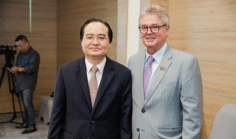 phung xuan nha and raymond gordon