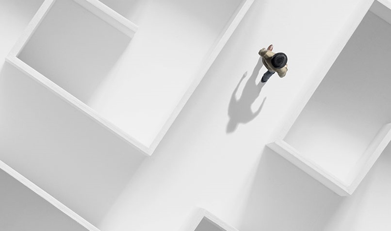 white maze